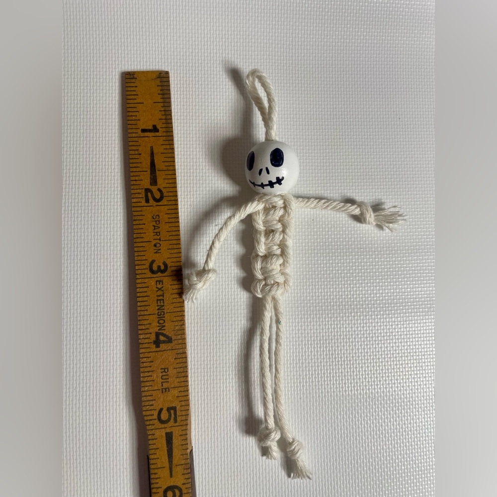 Hand Crafted Skeleton Macrame Keychain - Picture 2 of 3